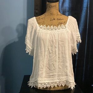 White lace short sleeve shirt